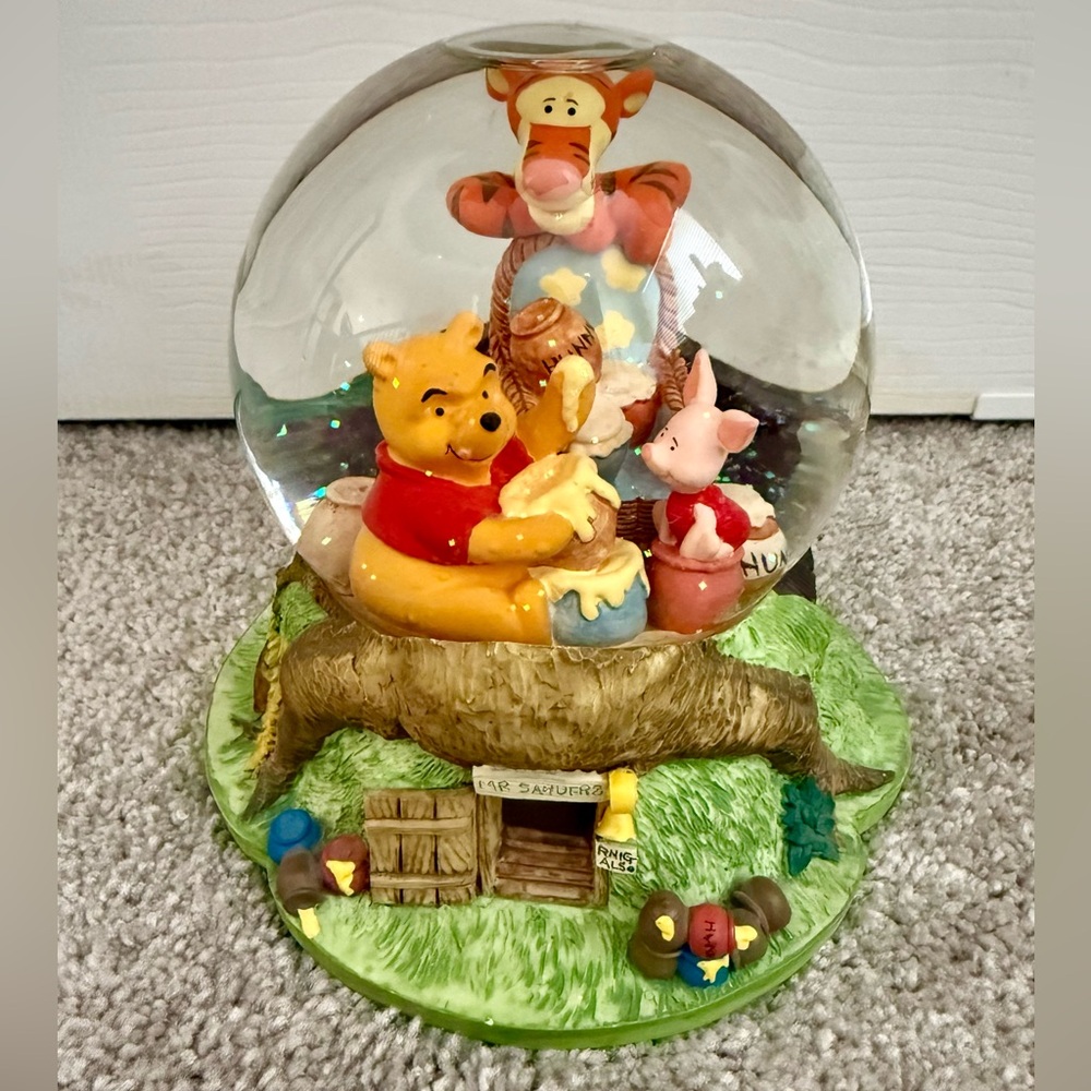 Disney Winnie the Pooh Musical Snow Globe